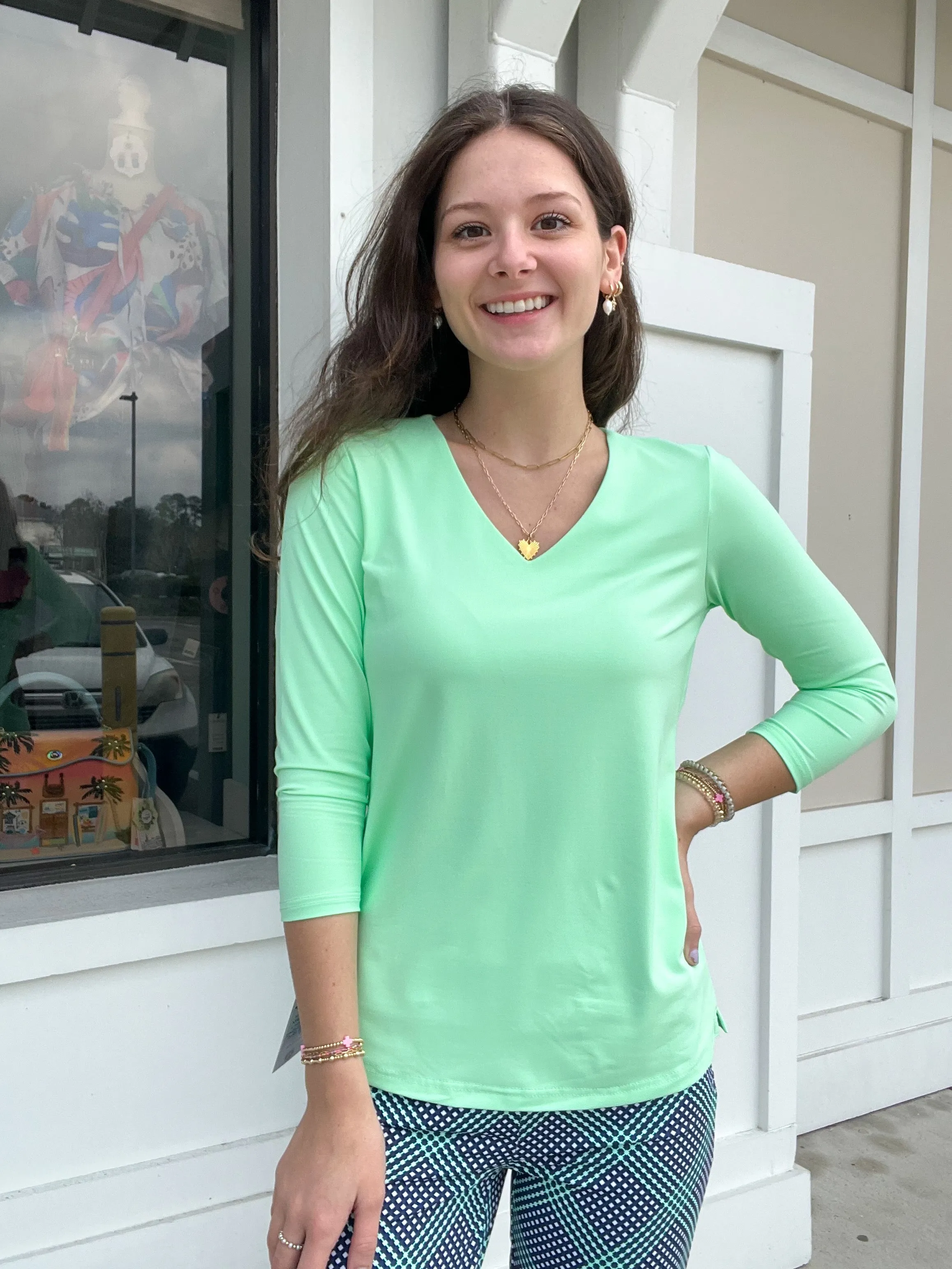 LuLu B Solid V-Neck 3/4 Sleeve Top
