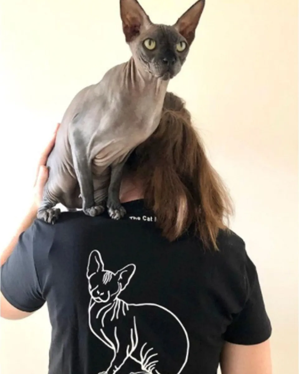 Sphynx Mum Illustration: Classic T-Shirt